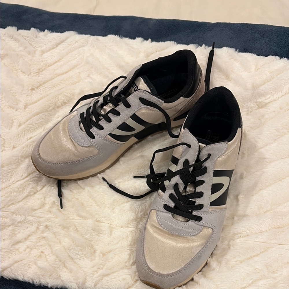 Tretorn Black and Cream Sneakers